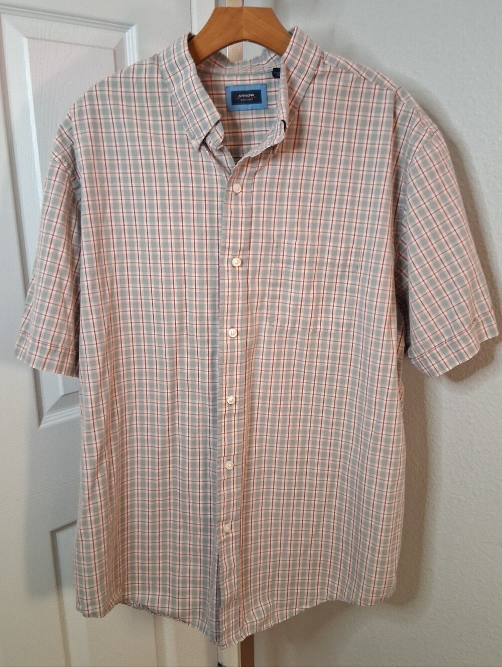 Arrow Plaid Short Sleeve Button Down XL